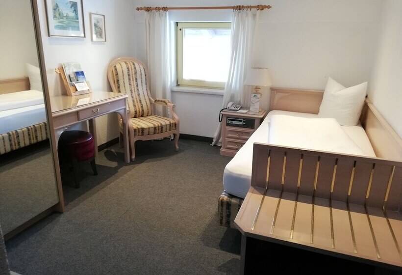 اتاق استاندارد یک نفره, Maximilian