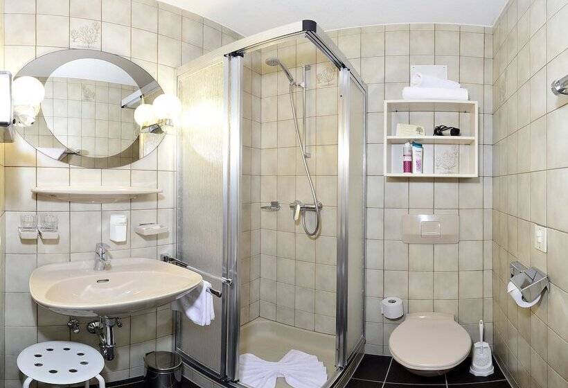 اتاق استاندارد, Maximilian