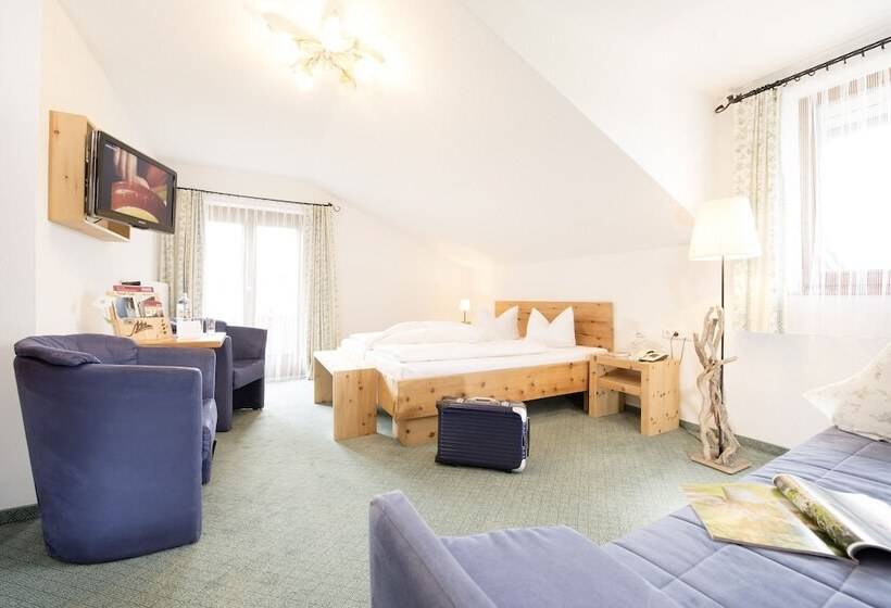 اتاق استاندارد سه نفره, Maximilian