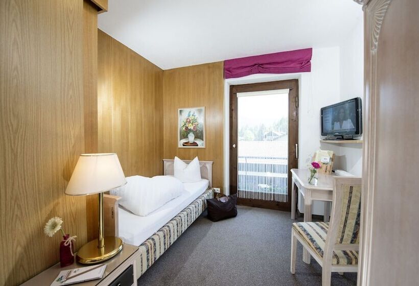 اتاق اکونومی یک تخته, Maximilian