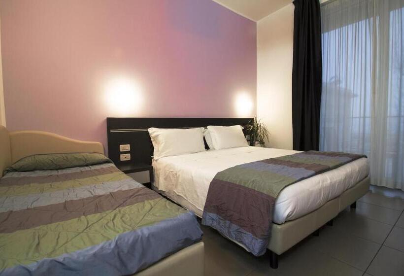 Economy Triple Room, Panama Majestic