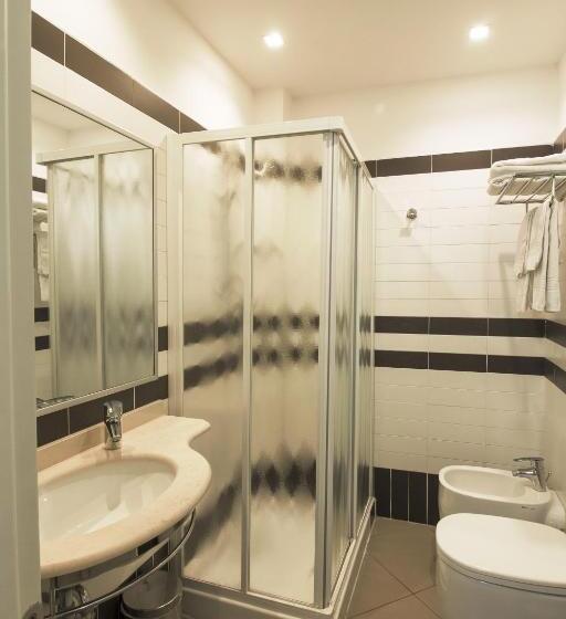 اتاق کلاسیک سه تخته, Panama Majestic