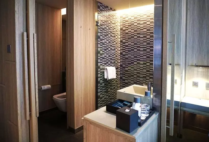 Deluxe Room King Size Bed, Parkroyal Collection Pickering, Singapore