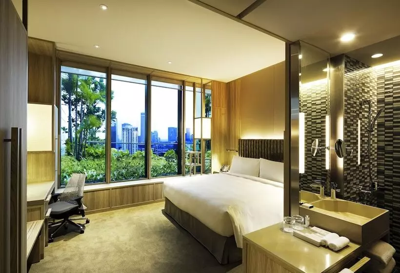 Deluxe Room King Size Bed, Parkroyal Collection Pickering, Singapore