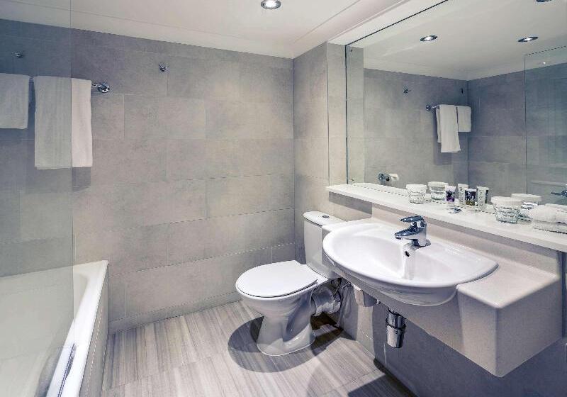 اتاق کلاب, Parkroyal Collection Pickering, Singapore