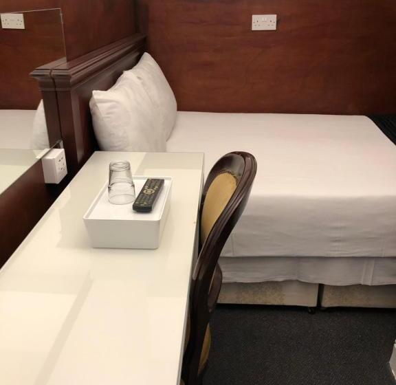 标准间, Plaza London