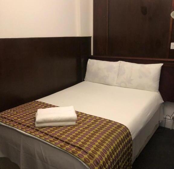 标准间, Plaza London