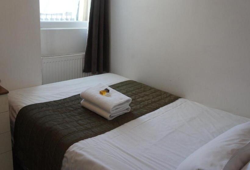 标准三人间, Plaza London