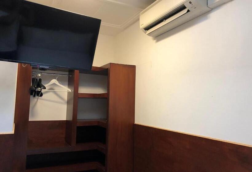 家庭间, Plaza London