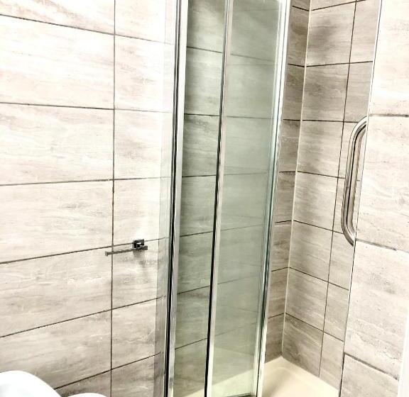 经济房, Plaza London