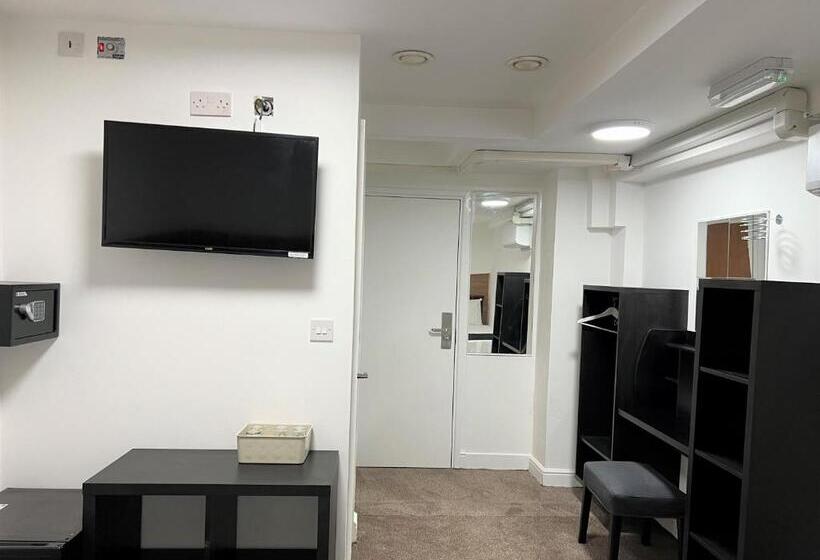 四人标准间, Plaza London