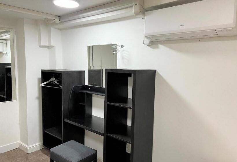 四人标准间, Plaza London