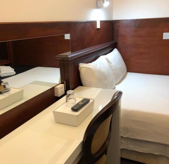 标准间, Plaza London