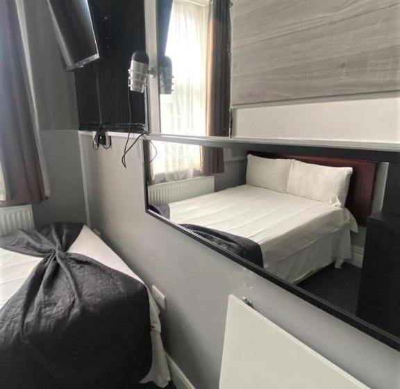 标准间, Plaza London