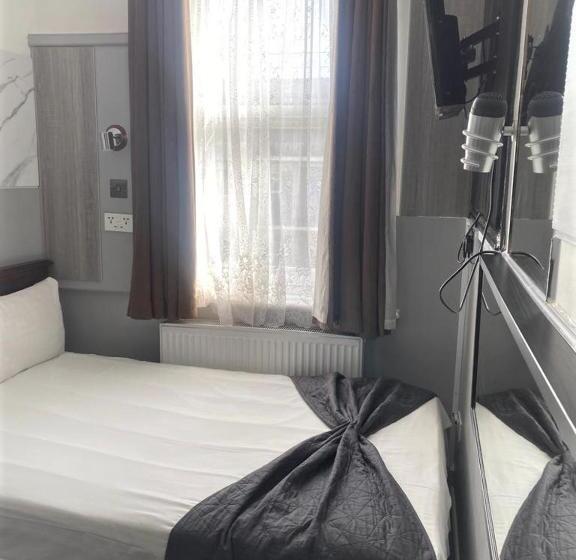 标准间, Plaza London