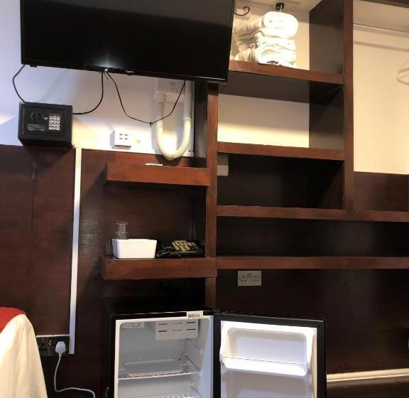 家庭间, Plaza London