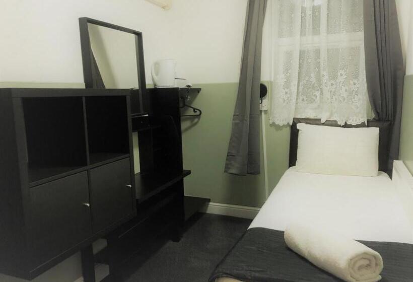 标准单人间, Plaza London