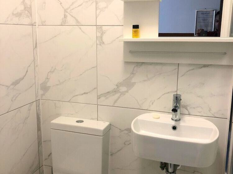 标准间, Plaza London