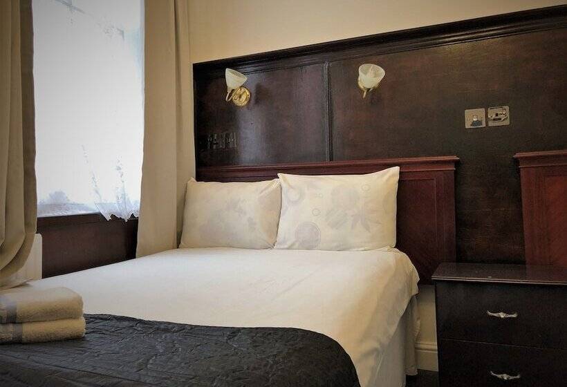 标准三人间, Plaza London