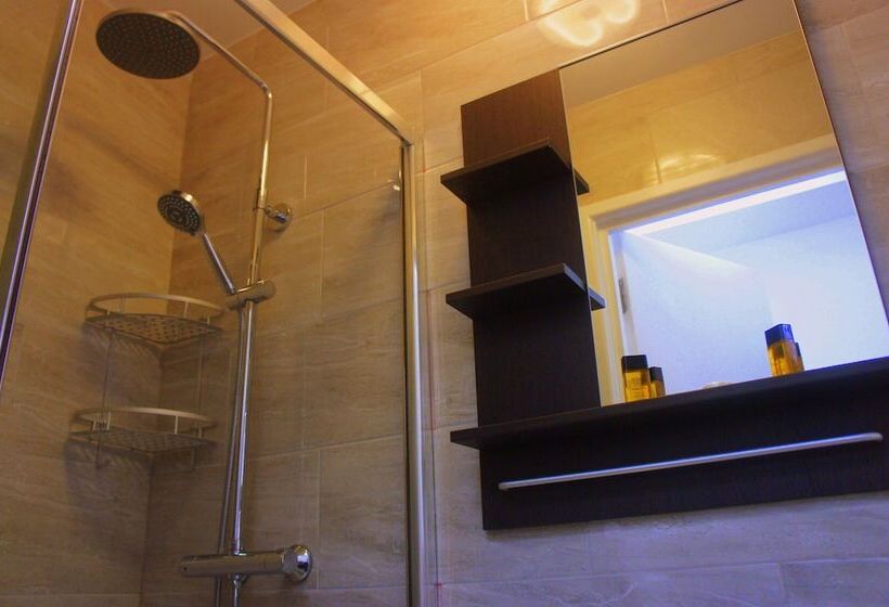 家庭间, Plaza London