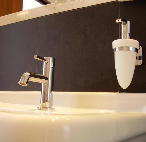 חדר קומפורט, Rader