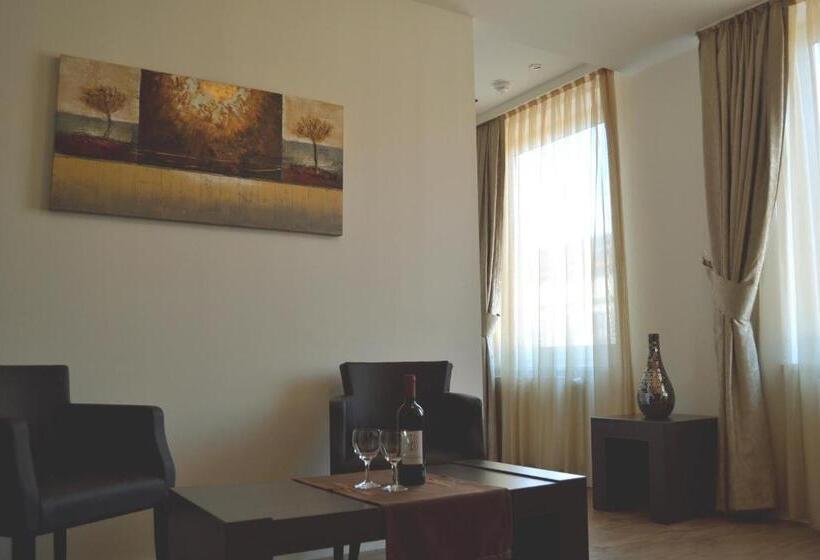 سوییت, Vier Jahreszeiten Berlin City