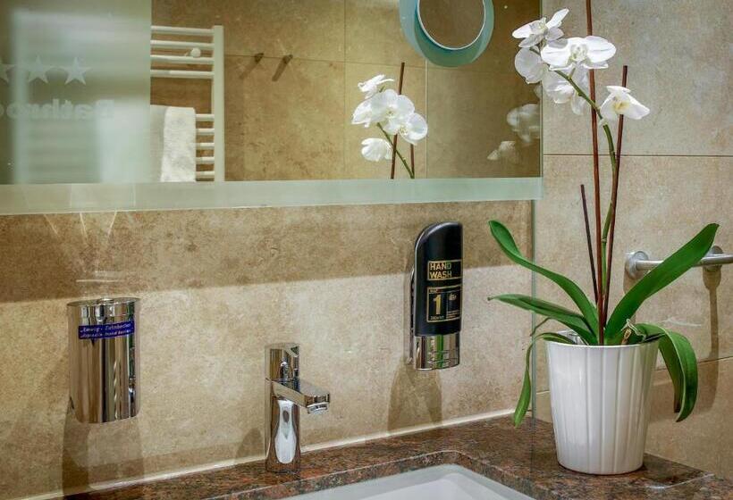 Номер Стандарт Трехместный, Tiptop Hotel Burgschmiet Garni