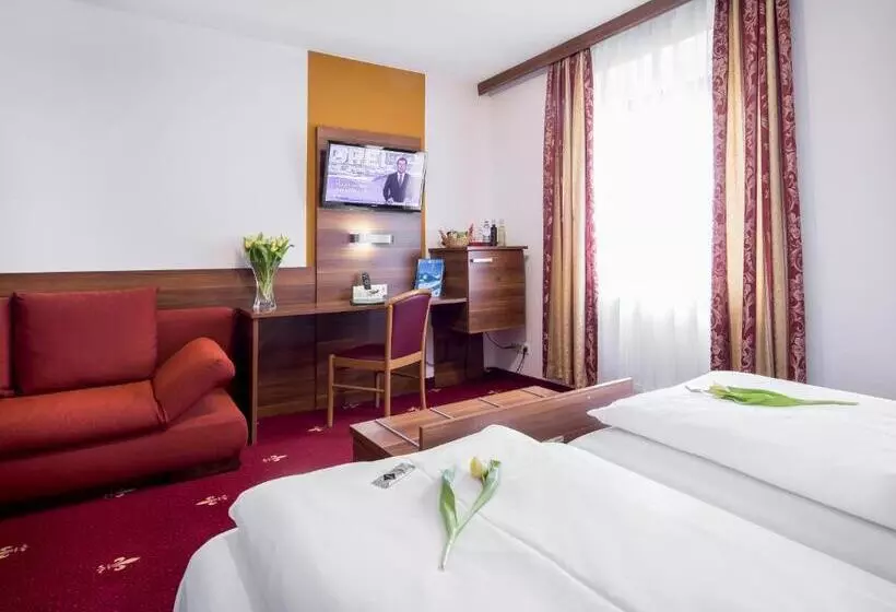 ファミリールーム, Tiptop Hotel Burgschmiet Garni
