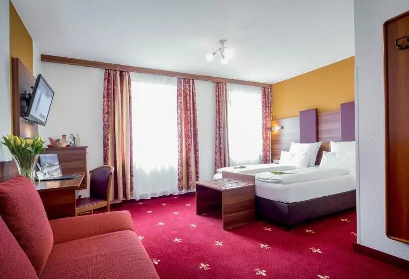 スタンダード４人部屋, Tiptop Hotel Burgschmiet Garni