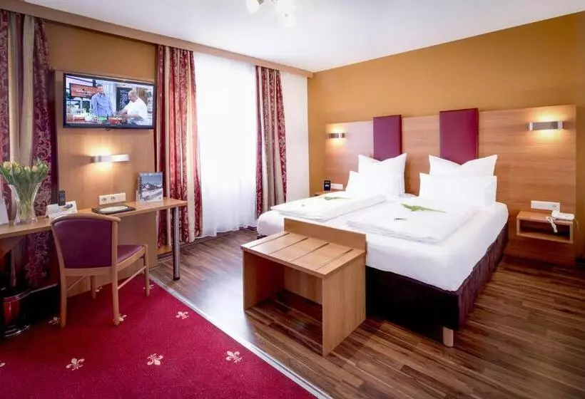 スタンダード４人部屋, Tiptop Hotel Burgschmiet Garni