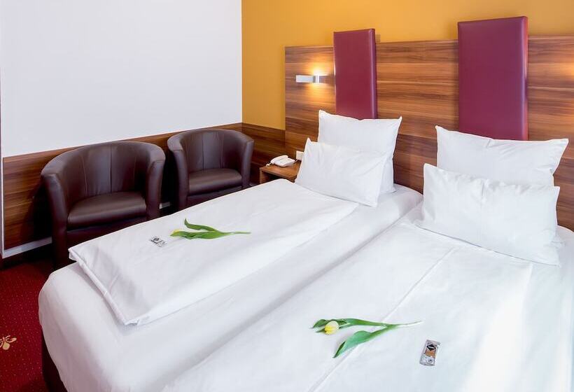 Номер Стандарт, Tiptop Hotel Burgschmiet Garni