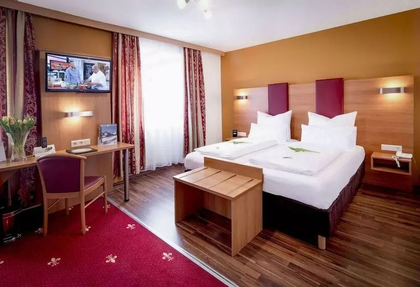 スタンダードトリプルルーム, Tiptop Hotel Burgschmiet Garni