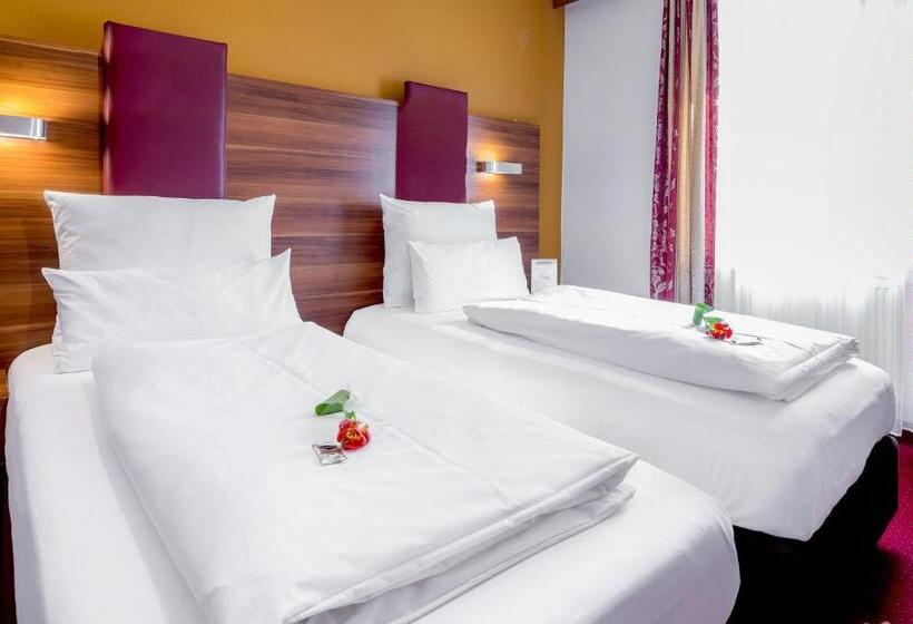 Номер Стандарт, Tiptop Hotel Burgschmiet Garni