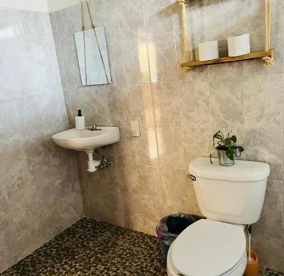 اتاق ساده سه‌ نفره, Casa Karma