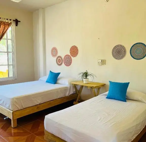 اتاق ساده سه‌ نفره, Casa Karma