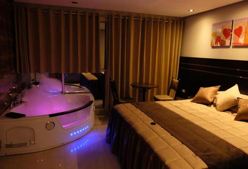 חדר דלוקס, Puma R Tacna