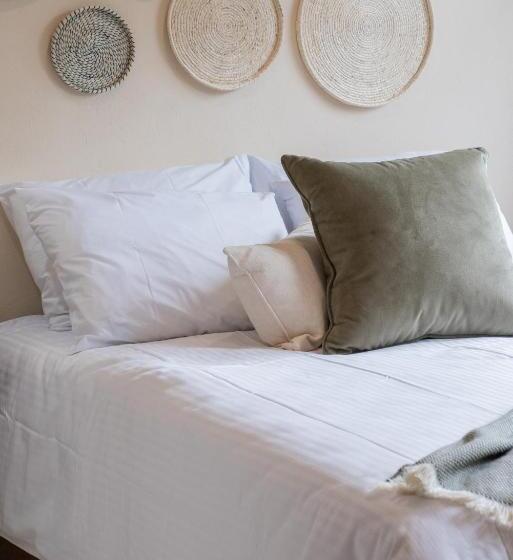 اتاق لوکس, Mayanah Bacalar