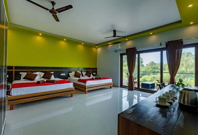 Perhehuone, Om Shanti Residence