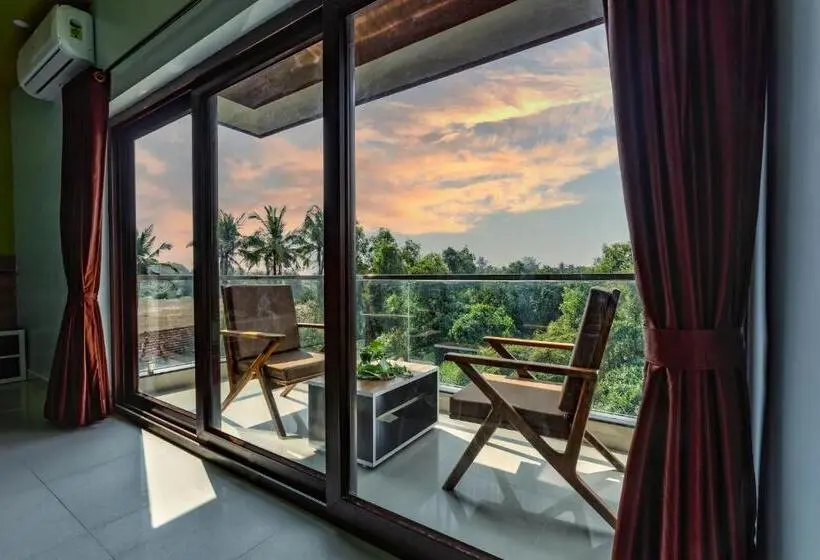 Perhehuone, Om Shanti Residence