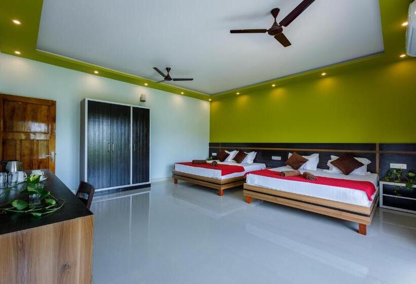 غرفة عائلية, Om Shanti Residence