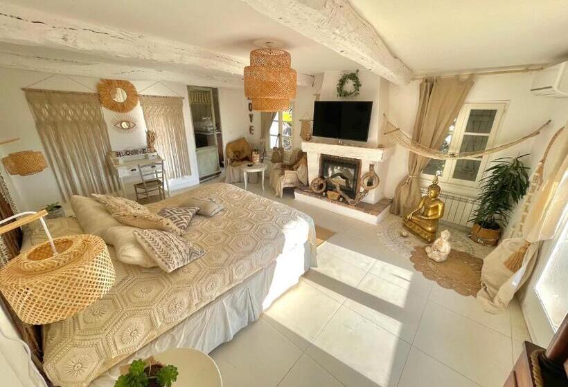 Люкс с Балконом, La Bergerie Barbebelle