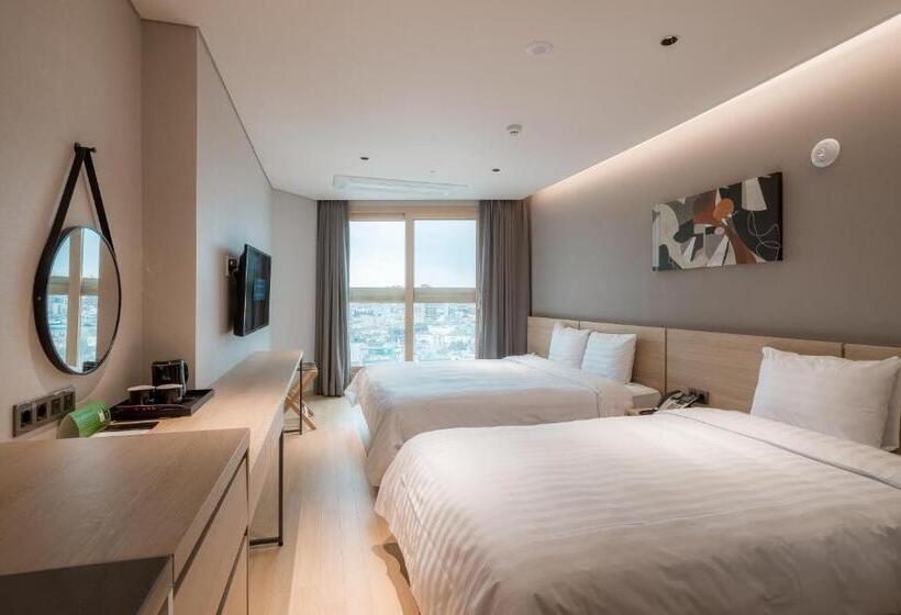 Семейный Номер, Chestertons Sokcho