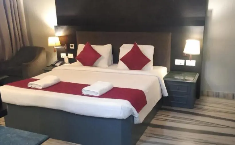 キングサイズベッドのスタンダードルーム, Zip By Spree Hotels Surabi International Vellore