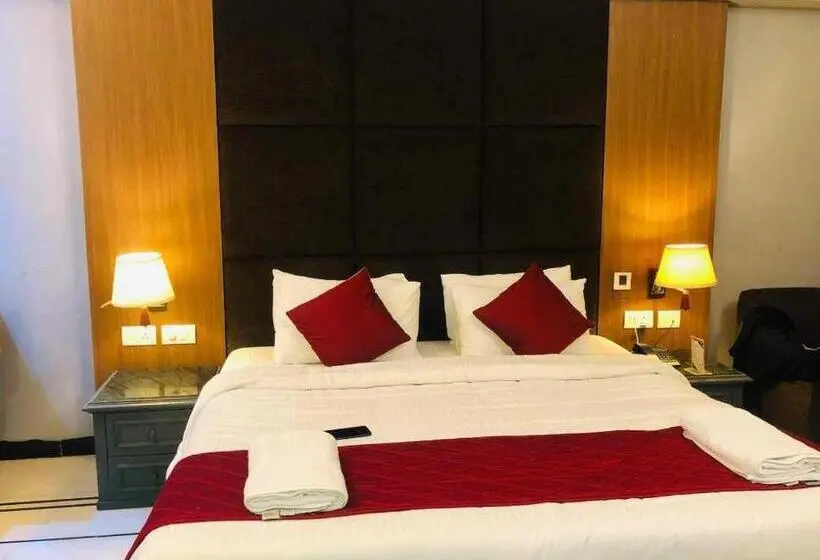 キングサイズベッドのスタンダードルーム, Zip By Spree Hotels Surabi International Vellore