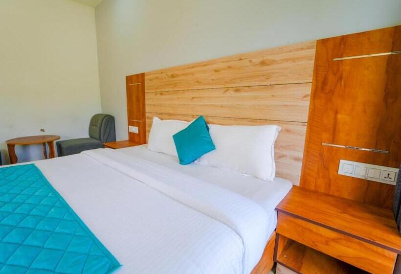 キングサイズベッドのスタンダードルーム, Munnar Majetsic Resort With Pool By Voye Homes