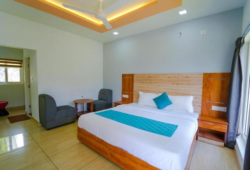 キングサイズベッドのスタンダードルーム, Munnar Majetsic Resort With Pool By Voye Homes