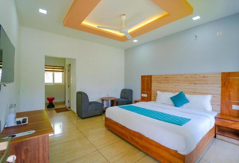 キングサイズベッドのスタンダードルーム, Munnar Majetsic Resort With Pool By Voye Homes