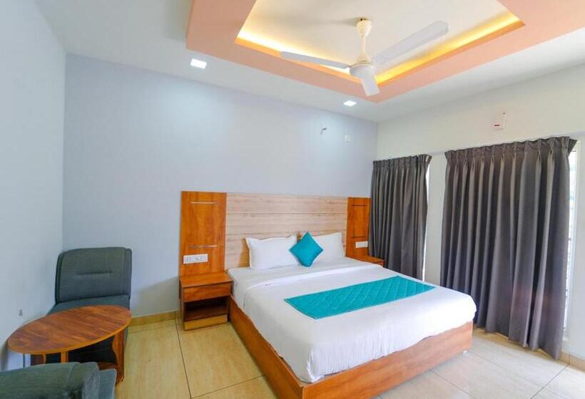 キングサイズベッドのスタンダードルーム, Munnar Majetsic Resort With Pool By Voye Homes