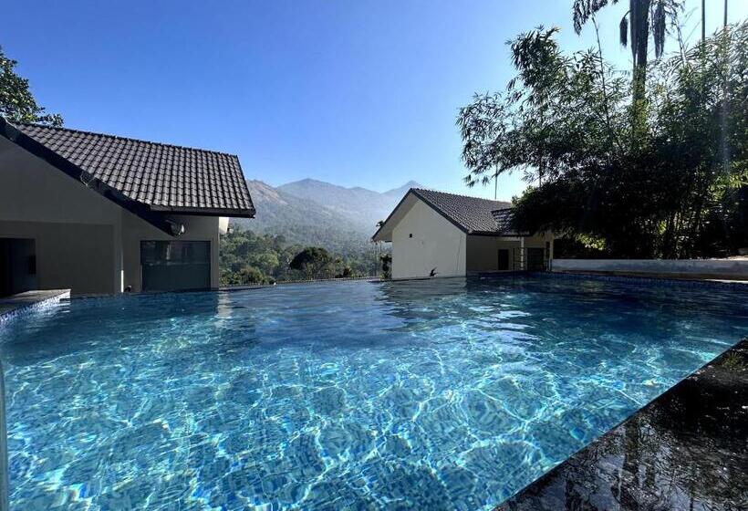 キングサイズベッドのスタンダードルーム, Munnar Majetsic Resort With Pool By Voye Homes