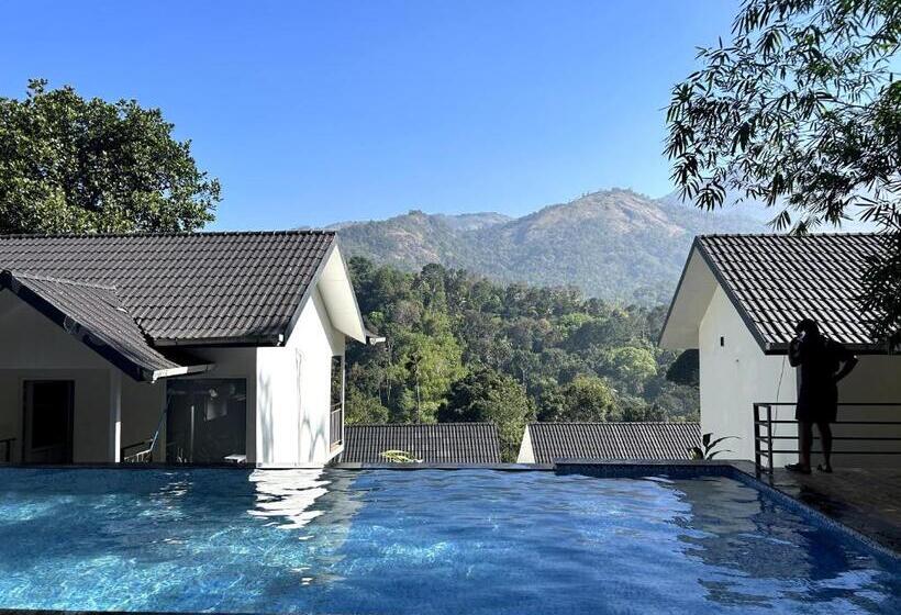 キングサイズベッドのスタンダードルーム, Munnar Majetsic Resort With Pool By Voye Homes
